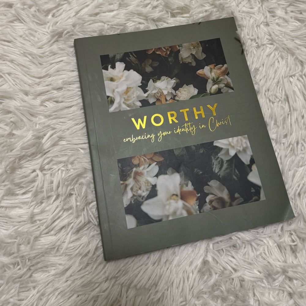 Devotional for women daily grace co. Devotional book Women’s Devotional Book